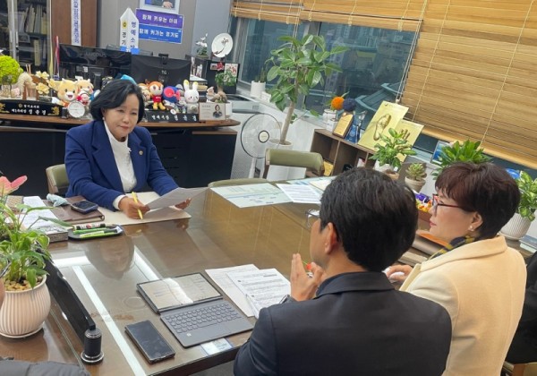 251126 정윤경 부의장, 군포 관내 중학교 학급수 감소 교사 감소로 이어져 학습권 침해 우려, 교육청과 긴급 간담회 열어 (1).jpg