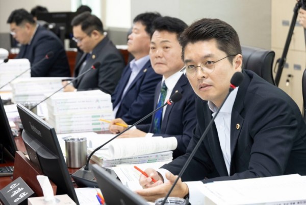 251202 이재영 의원, ‘디지털플랫폼 구축 사업’ 세부내역 중복·불명확... 외부 전문가 검증·감사로 예산,사업설계 전면 점검 필요! ( (1).jpg