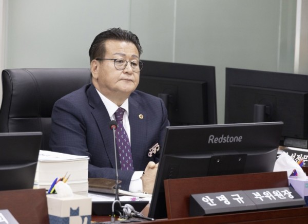 251202 안명규 의원, “근거 없는 예산, 도민의 신뢰 잃어...” 교육청 핵심 정책 총체 점검.jpg