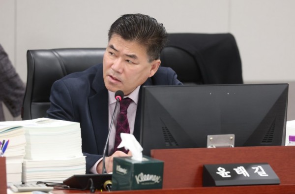 251209 윤태길 의원, “혈세 낭비 ‘경기GTV’ 전액 삭감 칼 빼들었다... 공식 채널로 통합해야”.jpg