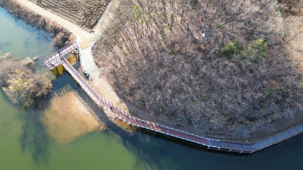 3-1. 용인특례시가 처인구 이동읍에 있는 이동저수지 둘레길 단절 구간 연결공사를 마무리했다..JPG