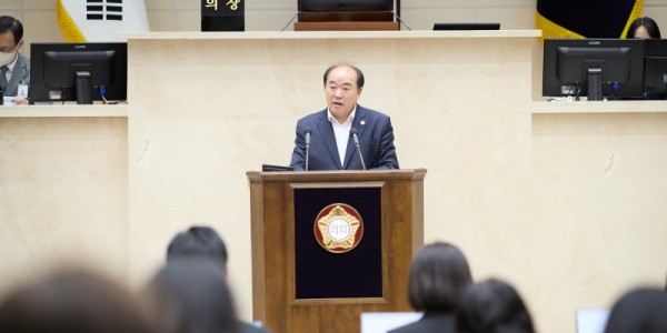 사진1. 용인특례시의회 김운봉 의원이 16일 열린 제298회 임시회 제1차 본회의에서 5분 자유발언을 하고 있다..jpg