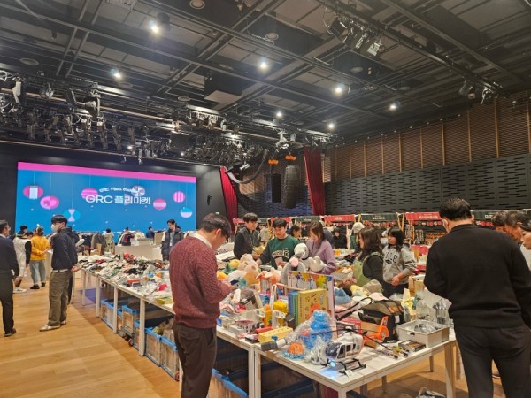 4-1. 용인특례시 청년자활 브랜드 더 건강하개가 HD현대 1% 나눔재단이 주최한 플리마켓에 참여했다..jpg