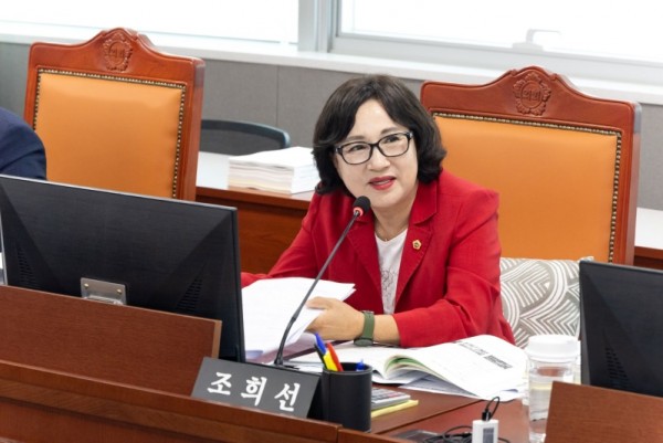 251217 조희선 의원, 예산 실효성·도내 기업 육성 점검... 행정사무감사 우수의원 수상(1).jpg