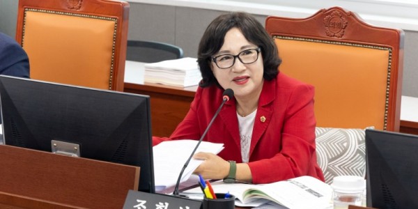 251217 조희선 의원, 예산 실효성·도내 기업 육성 점검... 행정사무감사 우수의원 수상(1).jpg