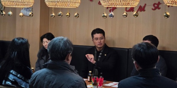 251217 이재영 의원, 전통시장,배달특급 시범사업 간담회 참여...공공플랫폼 연계로 전통시장 판 바꾼다!.jpg