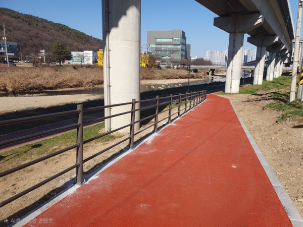 2. 용인특례시 처인구가 고림동 103-48번지 일대 경안천에 진입로를 조성했다..jpg