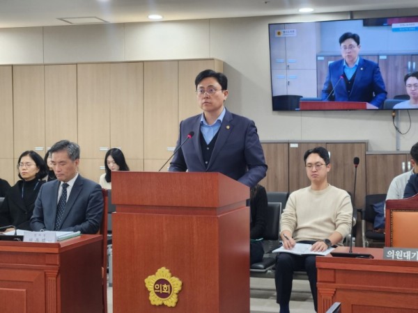 251218 이용욱 의원, 마을기업 지원 조례 상임위 통과... 道 차원 육성 체계 완비.jpg