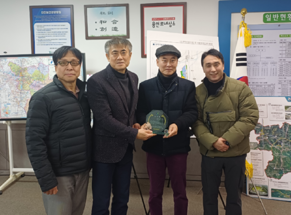 [보도자료 사진] 감사패 전달사진.png