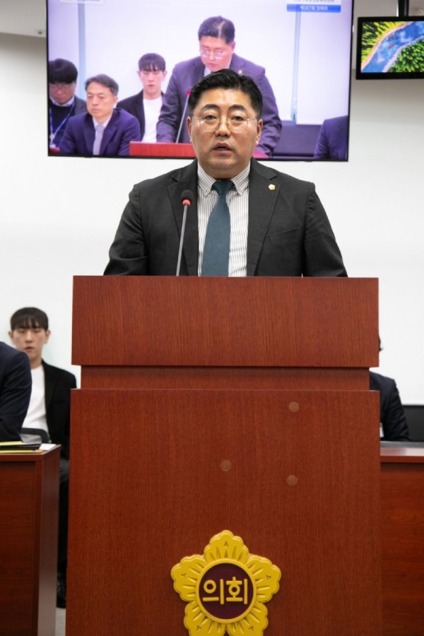 251223 김진명 의원, 경기도 가정 밖 청소년 보호 및 지원에 관한 조례 전부개정조례안 상임위 통과 (1).jpg