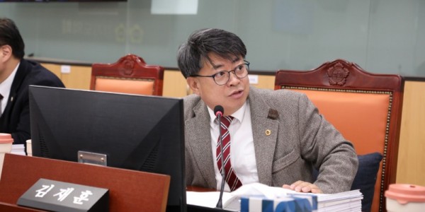 251223 김재훈 의원, 아리셀 화재사고 재발 방지 나선다... 「외국인 이주노동자 산업안전 조례안」 상임위 통과.jpg