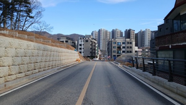 4. 용인특례시 처인구가 모현읍 왕산2리 모산마을 일원에 소로를 개설했다..jpg