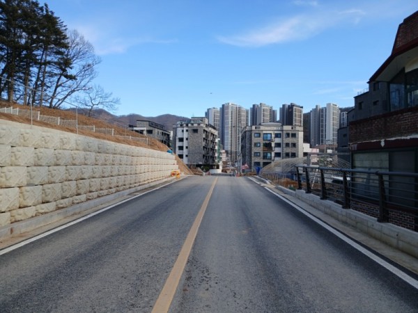 4. 용인특례시 처인구가 모현읍 왕산2리 모산마을 일원에 소로를 개설했다..jpg
