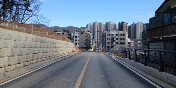 4. 용인특례시 처인구가 모현읍 왕산2리 모산마을 일원에 소로를 개설했다..jpg