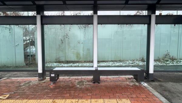 251226_용인특례시 처인구가 지역내 10곳의 버스정류장에 온열의자를 설치했다..JPG