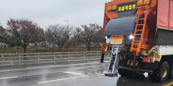 6. 용인특례시 수지구 도로제설 사진.jpg