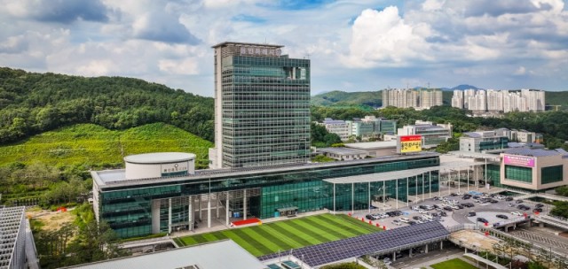 5. 용인특례시청사 전경 - 복사본.jpg