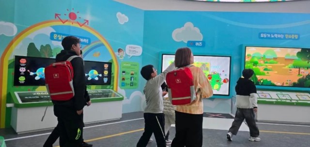 6. 용인특례시 환경교육센터에서 이뤄지는 기후탐험대 프로그램 모습.jpg